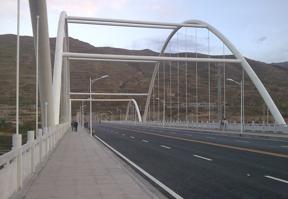 1、青海省隆務(wù)黃河大橋
