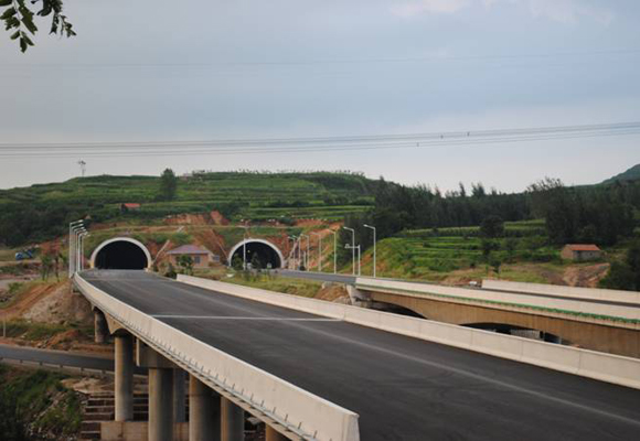 4、長春至深圳線（G25)青州至臨沭(魯蘇界)高速公路 穆陵關(guān)隧道